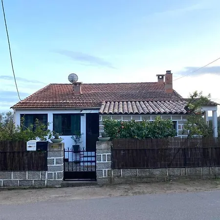 Hébergement de vacances Maison De Village En Granite *